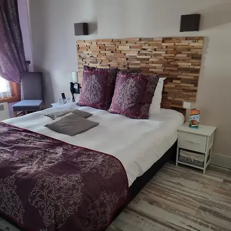Logis Hotel-restaurant Le Relais 3* أوتريف