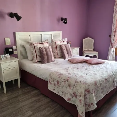 Logis Hotel-restaurant Le Relais فندق أوتريف