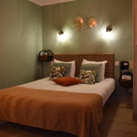 Logis Le Relais Hotel