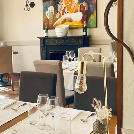 Logis Le Relais Hotel