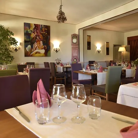 Logis Le Relais Hotel