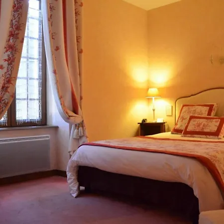 Hotel Logis Hôtel-restaurant Le Relais 3*
